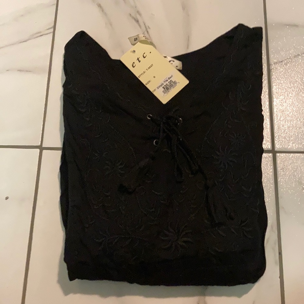 NWT. black size S mid sleeve dress shirt.